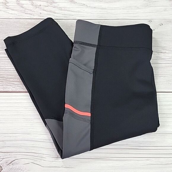 Fila Sport Running Crops   - Picture 1 of 10